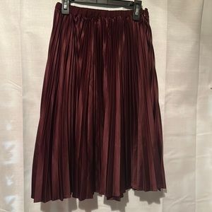 Vince Camuto Burgundy Pleated Skirt Size 8